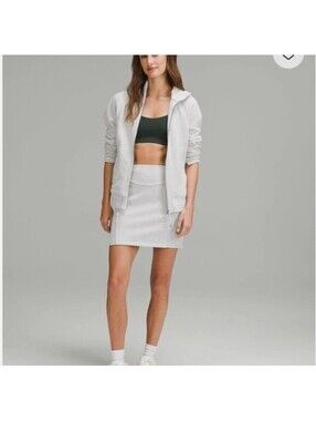 NWT Lululemon Scuba High Rise mini skirt light gray size Medium